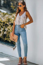 Load image into Gallery viewer, Button Fly Skinny Jeans