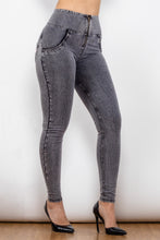 Load image into Gallery viewer, Zip Closure Skinny Jeans with Pockets