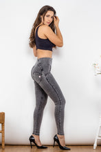 Load image into Gallery viewer, Zip Closure Skinny Jeans with Pockets