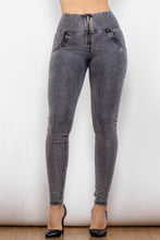 Load image into Gallery viewer, Zip Closure Skinny Jeans with Pockets

