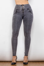 Load image into Gallery viewer, Zip Closure Skinny Jeans with Pockets
